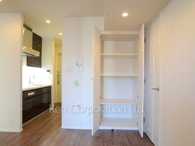 Closet ※Photo of the same layout on 10 floor. Decoration and fixture may differ.