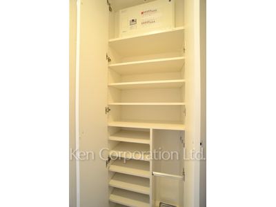 Shoes Closet ※Photo of the same layout on 9 floor. Decoration and fixture may differ.