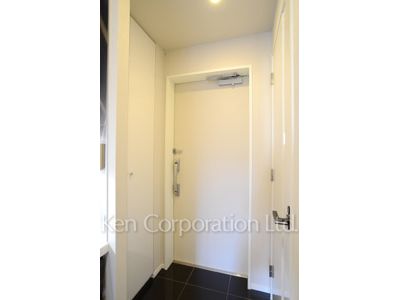 Entrance ※Photo of the same layout on 9 floor. Decoration and fixture may differ.