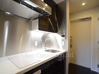 Kitchen ※Photo of the same layout on 9 floor. Decoration and fixture may differ.