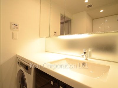 Powder Room ※Photo of the same layout on 9 floor. Decoration and fixture may differ.