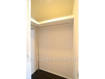 Walk-In Closet ※Photo of the same layout on 9 floor. Decoration and fixture may differ.
