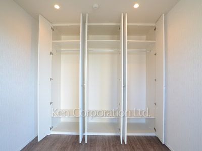 Closet ※Photo of the same layout on 10 floor. Decoration and fixture may differ.