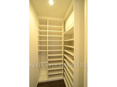 Shoes-In Closet ※Photo of the same layout on 10 floor. Decoration and fixture may differ.