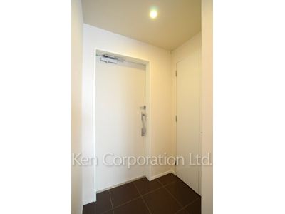 Entrance ※Photo of the same layout on 10 floor. Decoration and fixture may differ.