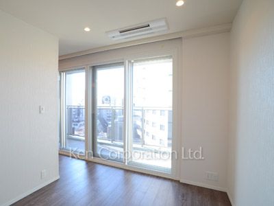 Bedroom ※Photo of the same layout on 10 floor. Decoration and fixture may differ.