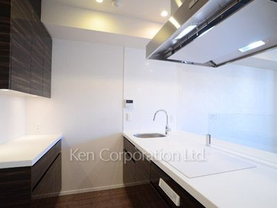 Kitchen ※Photo of the same layout on 10 floor. Decoration and fixture may differ.