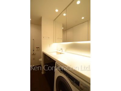 Powder Room ※Photo of the same layout on 10 floor. Decoration and fixture may differ.