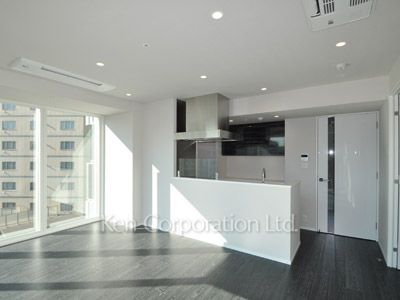 Living-Dining ※Photo of the same layout on 9 floor. Decoration and fixture may differ.