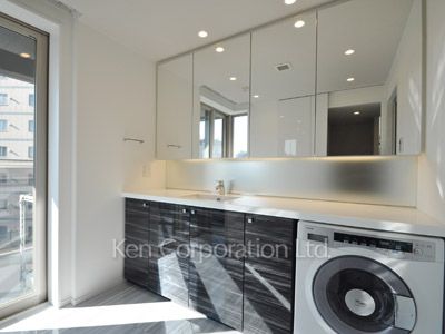 Powder Room ※Photo of the same layout on 9 floor. Decoration and fixture may differ.
