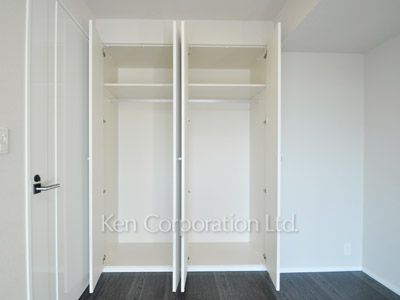 Closet ※Photo of the same layout on 9 floor. Decoration and fixture may differ.