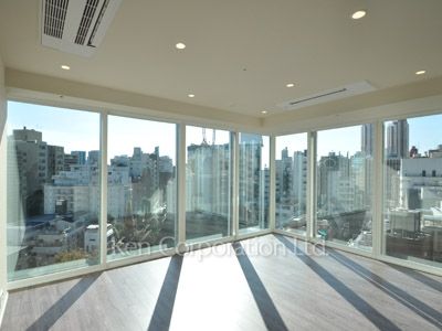 Living-Dining ※Photo of the same layout on 10 floor. Decoration and fixture may differ.