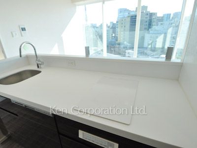 Kitchen ※Photo of the same layout on 10 floor. Decoration and fixture may differ.
