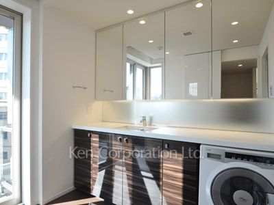 Powder Room ※Photo of the same layout on 10 floor. Decoration and fixture may differ.
