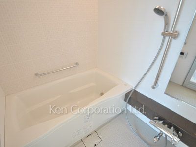 Bath ※Photo of the same layout on 10 floor. Decoration and fixture may differ.