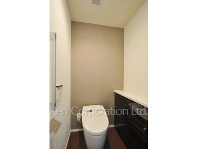Lavatory ※Photo of the same layout on 10 floor. Decoration and fixture may differ.