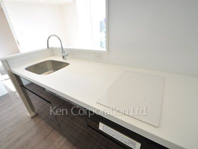 Kitchen ※Photo of the same layout on 10 floor. Decoration and fixture may differ.