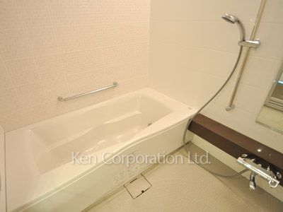 Bath ※Photo of the same layout on 10 floor. Decoration and fixture may differ.