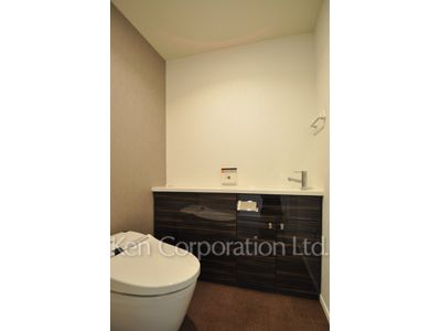 Lavatory ※Photo of the same layout on 10 floor. Decoration and fixture may differ.
