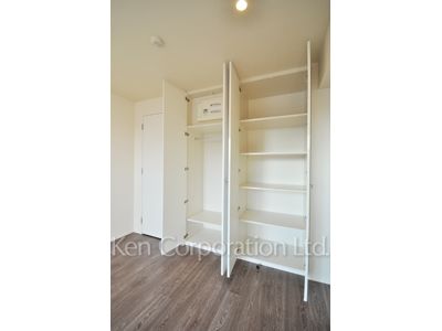 Closet ※Photo of the same layout on 10 floor. Decoration and fixture may differ.