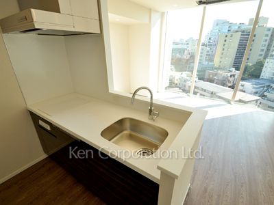 Kitchen ※Photo of the same layout on 10 floor. Decoration and fixture may differ.