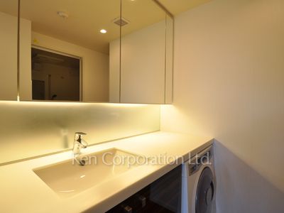 Powder Room ※Photo of the same layout on 10 floor. Decoration and fixture may differ.