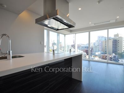 Living-Dining ※Photo of the same layout on 9 floor. Decoration and fixture may differ.