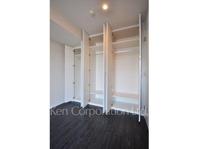 Closet ※Photo of the same layout on 9 floor. Decoration and fixture may differ.