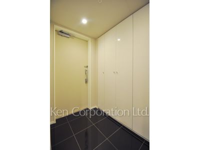 Entrance ※Photo of the same layout on 9 floor. Decoration and fixture may differ.