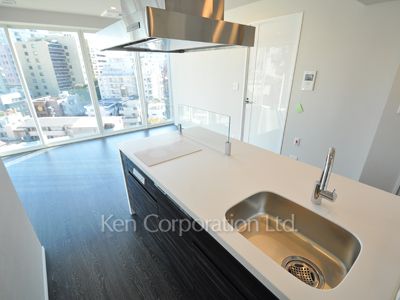 Kitchen ※Photo of the same layout on 9 floor. Decoration and fixture may differ.