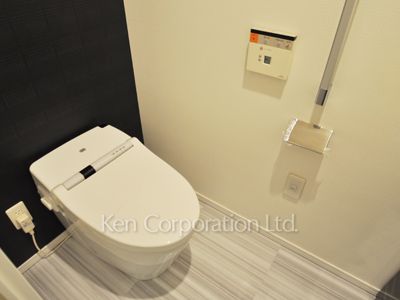 Lavatory ※Photo of the same layout on 9 floor. Decoration and fixture may differ.