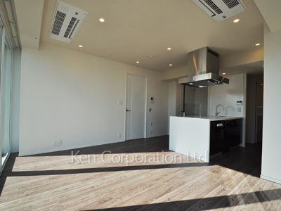 Living-Dining ※Photo of the same layout on 10 floor. Decoration and fixture may differ.
