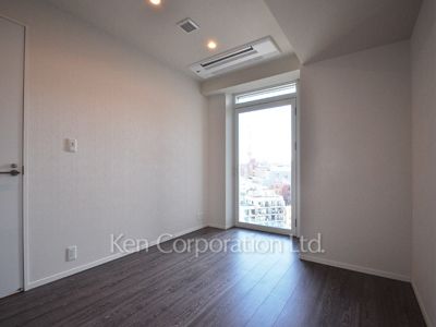 Bedroom ※Photo of the same layout on 10 floor. Decoration and fixture may differ.