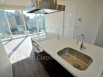 Kitchen ※Photo of the same layout on 10 floor. Decoration and fixture may differ.