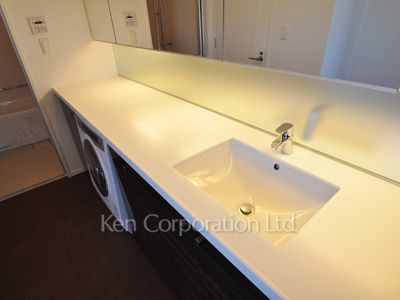 Powder Room ※Photo of the same layout on 10 floor. Decoration and fixture may differ.