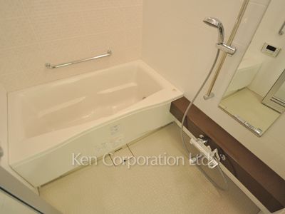 Bath ※Photo of the same layout on 10 floor. Decoration and fixture may differ.