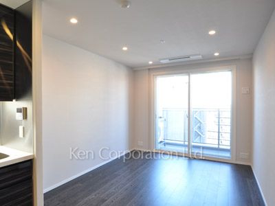 Living-Dining ※Photo of the same layout on 9 floor. Decoration and fixture may differ.