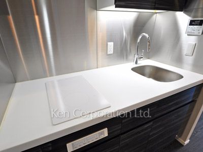 Kitchen ※Photo of the same layout on 9 floor. Decoration and fixture may differ.