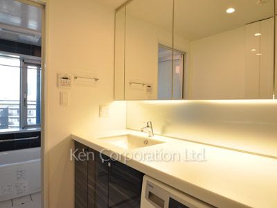 Powder Room ※Photo of the same layout on 9 floor. Decoration and fixture may differ.