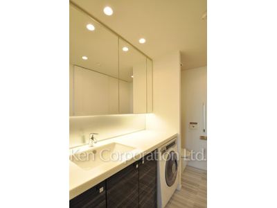 Powder Room ※Photo of the same layout on 9 floor. Decoration and fixture may differ.