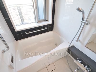 Bath ※Photo of the same layout on 9 floor. Decoration and fixture may differ.