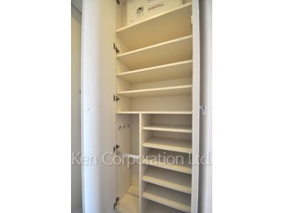 Shoes Closet ※Photo of the same layout on 10 floor. Decoration and fixture may differ.
