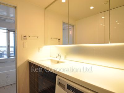 Powder Room ※Photo of the same layout on 10 floor. Decoration and fixture may differ.