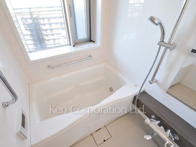 Bath ※Photo of the same layout on 10 floor. Decoration and fixture may differ.