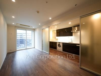 Living-Dining ※Photo of the same layout on 9 floor. Decoration and fixture may differ.