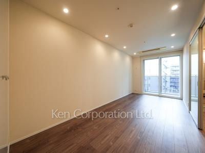 Living-Dining ※Photo of the same layout on 9 floor. Decoration and fixture may differ.