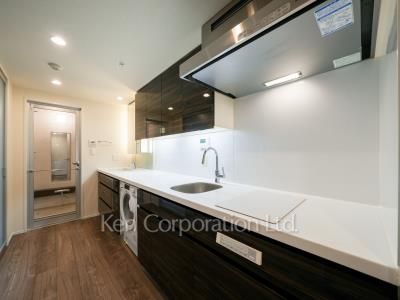 Kitchen ※Photo of the same layout on 9 floor. Decoration and fixture may differ.