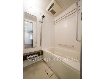 Powder Room ※Photo of the same layout on 9 floor. Decoration and fixture may differ.