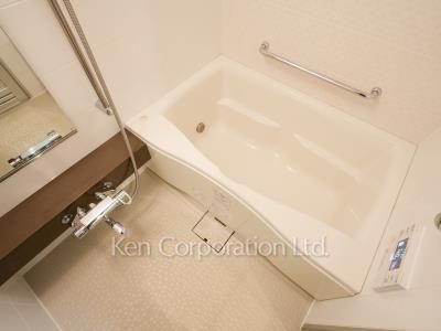 Bath ※Photo of the same layout on 9 floor. Decoration and fixture may differ.