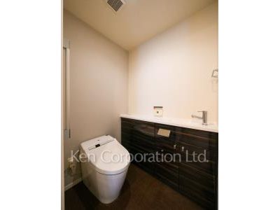 Lavatory ※Photo of the same layout on 9 floor. Decoration and fixture may differ.